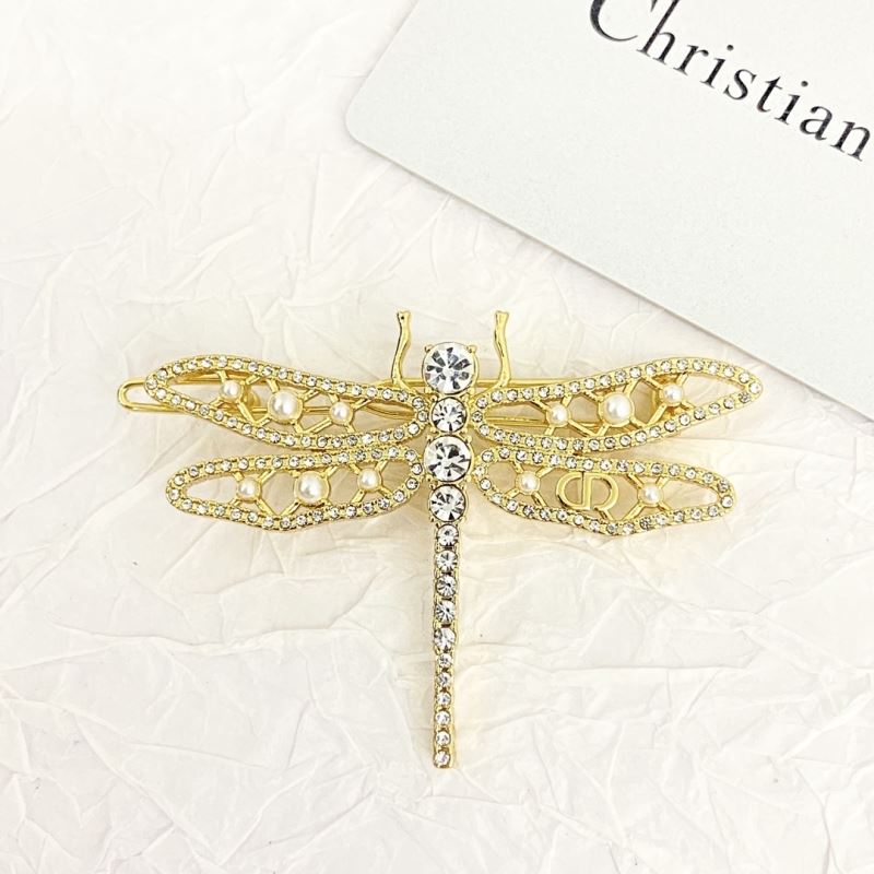 chr1st1an D10r brooches